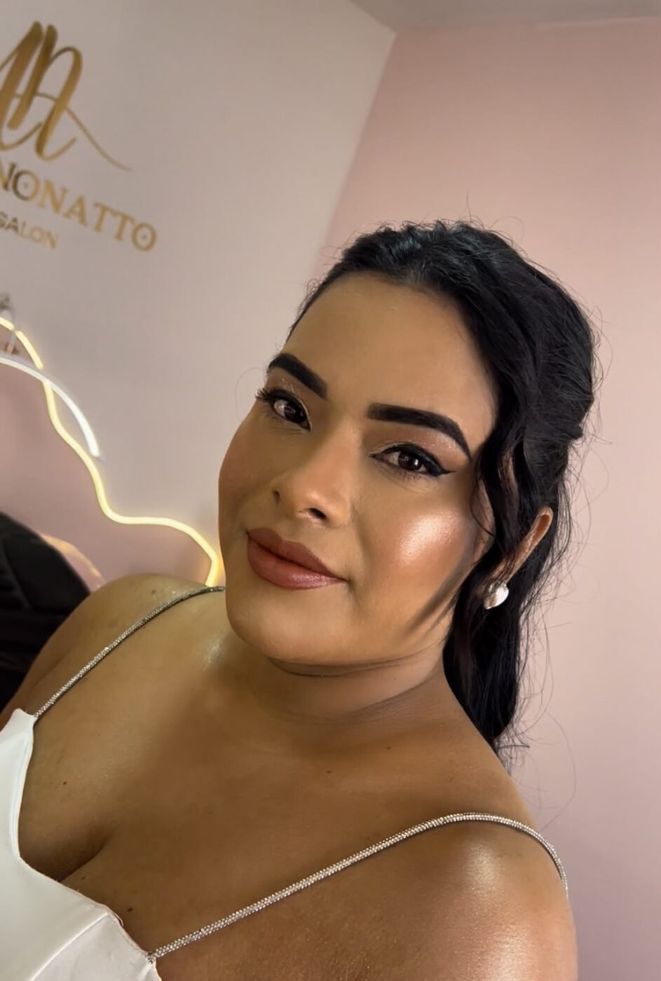 Maquiagem profissional em Curitiba - salão Arielly Nonatto